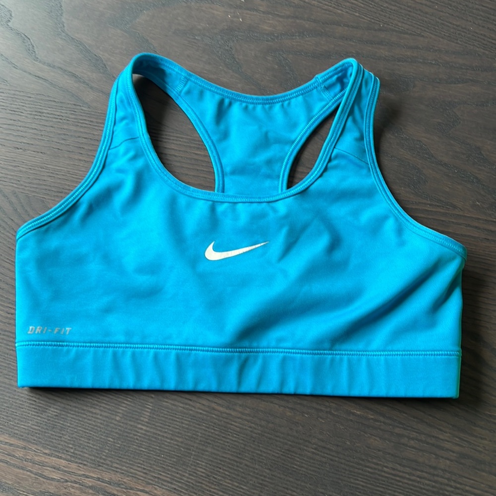 Nike Pro women’s sports bra